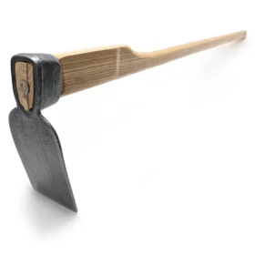1603. – uski nasip | Plosnata motika – 1,25 kg – 135 cm jasenova drška