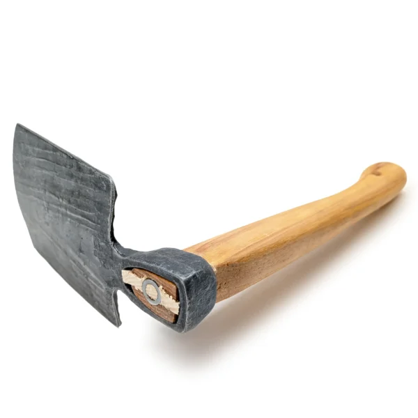 Kovano Krumpholz ručna motika, obrazac za povišenu gredicu br. 1538, s drškom od hikorija od 35 cm.